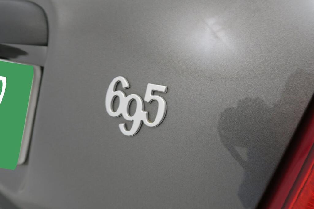 Abarth 500 695C 1.4 T-JET 180 CV 2P 21