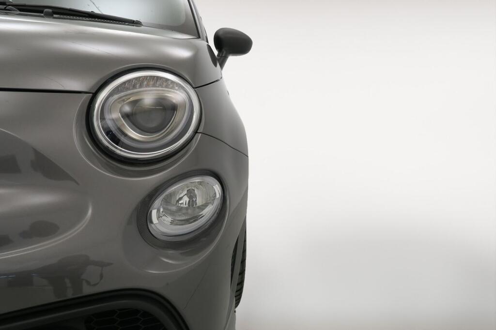 Abarth 500 695C 1.4 T-JET 180 CV 2P 22