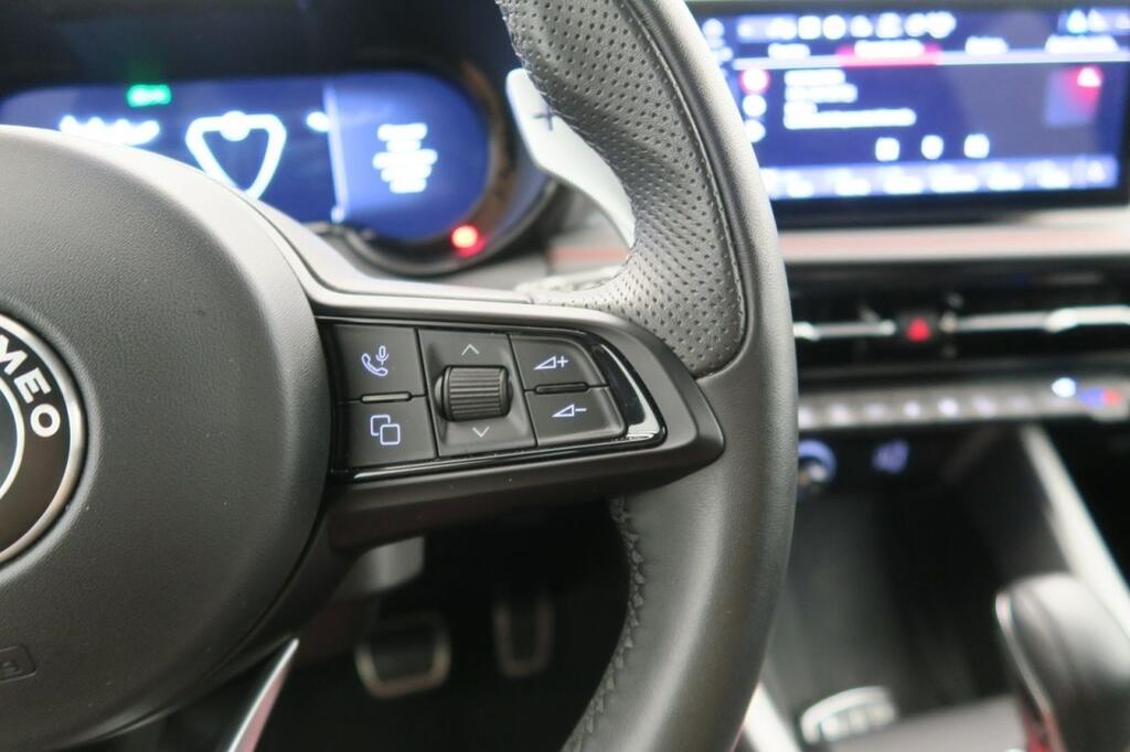 Alfa Romeo Tonale TRIBUTO 1.3 PHEV 280 CV Q4 MY 2024 5P 13