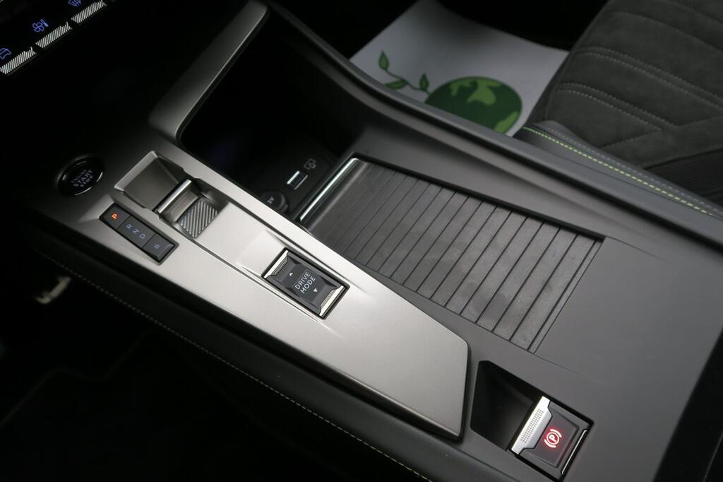 Peugeot 408 GT PLUG-IN HYBRID 180 E-EAT8 13