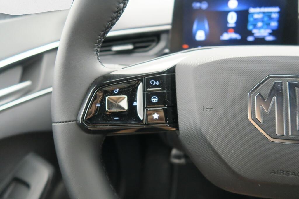 MG MG3 Berlina 1.5 HEV LUXURY 195 5P 10