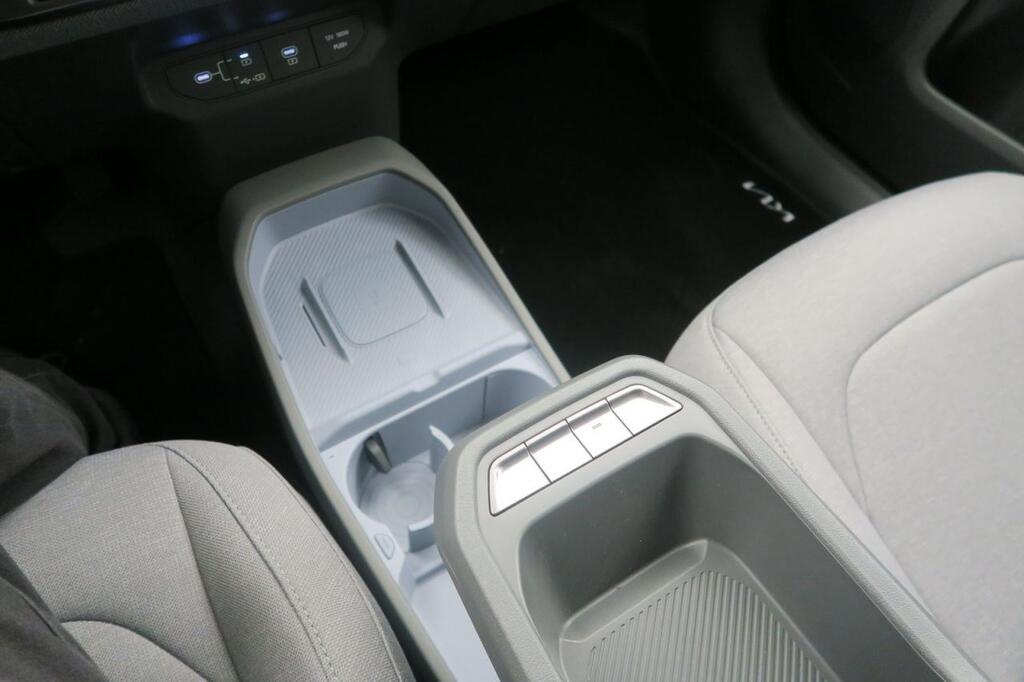 Kia EV3 Earth (Long Range) 12