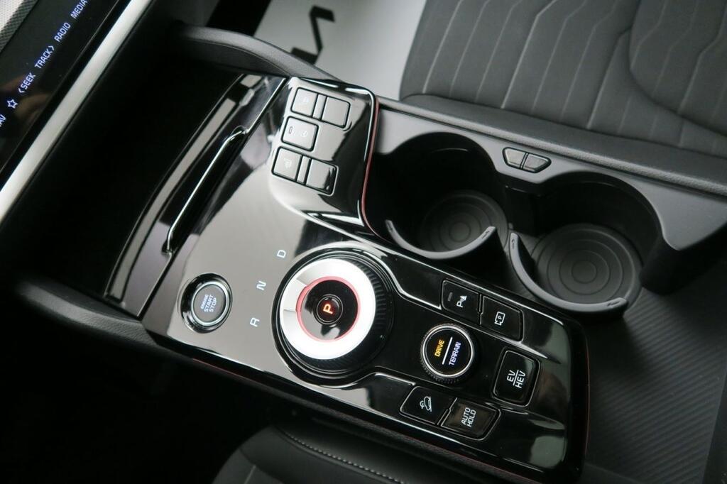 Kia Sportage 1.6 T-GDI PHEV TECH 4X4 (PACK LUXURY) (19″) 10