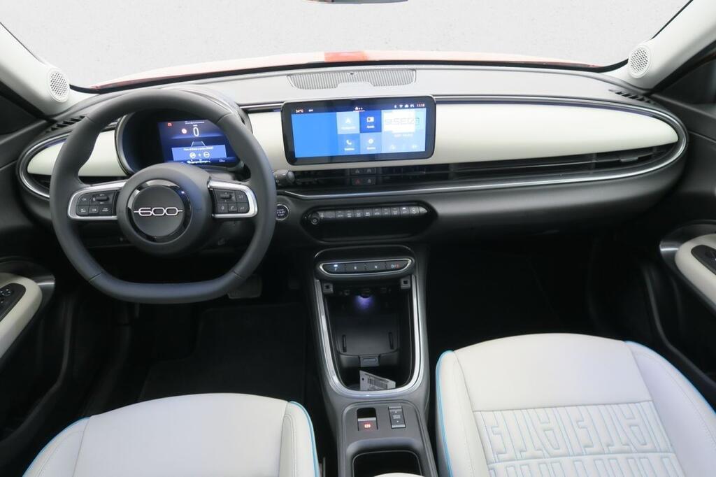 Fiat 600 600e La prima 54kwh 115kw (156cv) 15