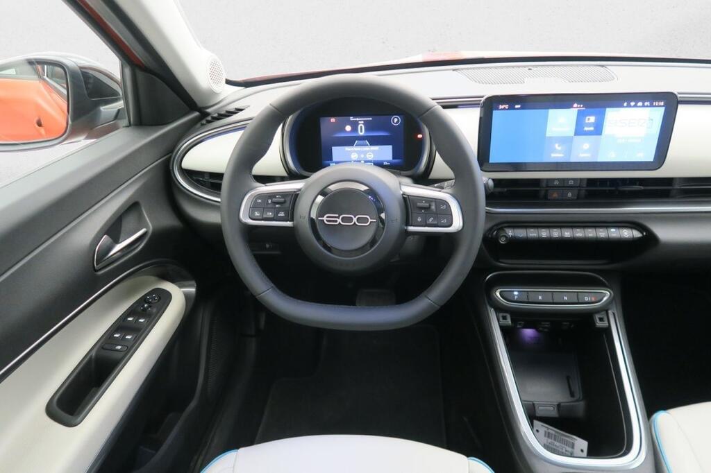 Fiat 600 600e La prima 54kwh 115kw (156cv) 14