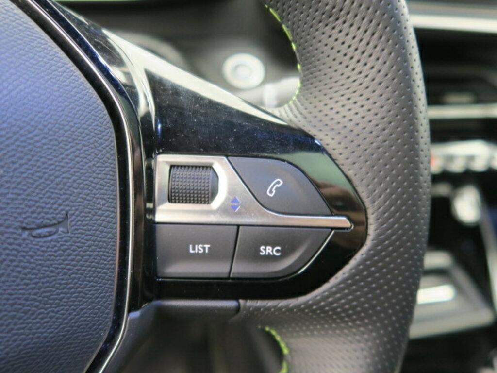 Peugeot 2008 Eléctrico GT 136 (100kW) 9