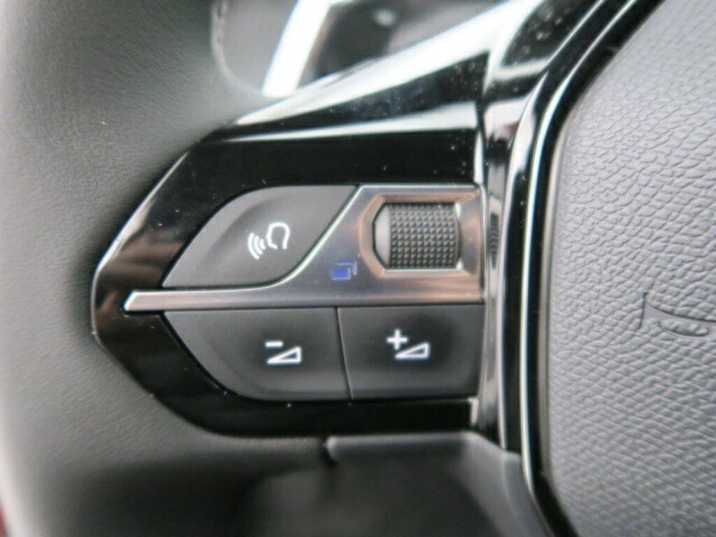 Peugeot 2008 Allure Pack BlueHDI 130 S&S EAT8 9