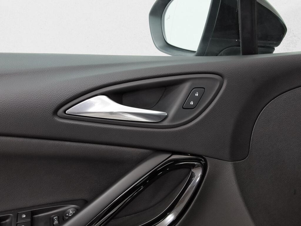 Opel Astra 1.2T SHR 107kW (145CV) Ultimate 14