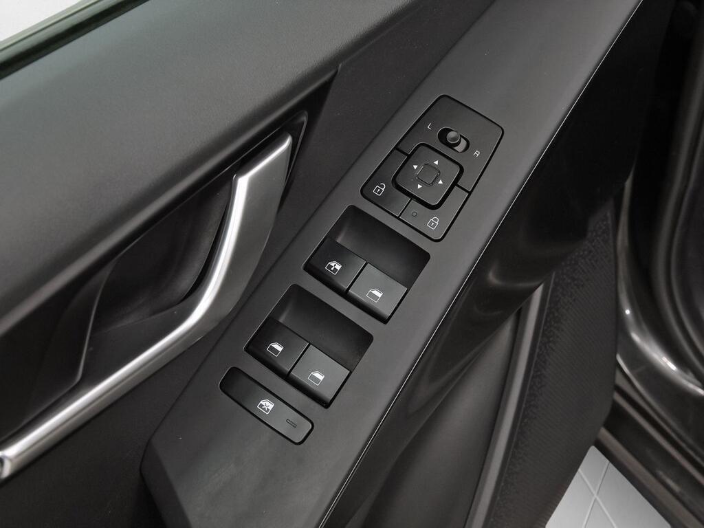 Kia Niro 1.6 GDi PHEV 104kW (141CV) Concept 12