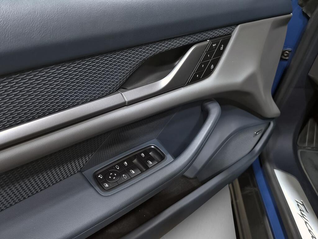 Porsche Taycan 4S Cross Turismo 12