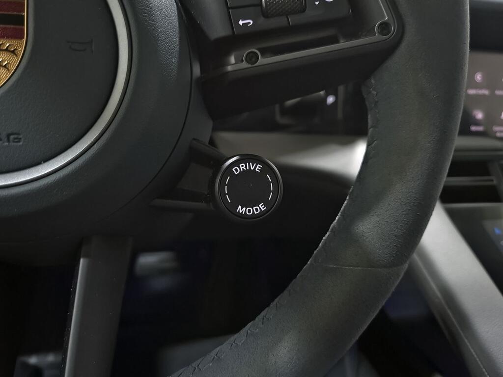 Porsche Taycan 4S Cross Turismo 19