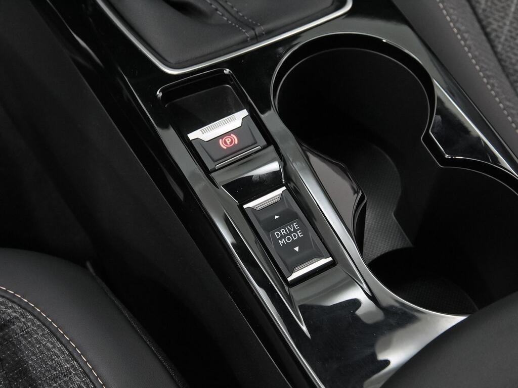 Peugeot 208 Allure Puretech 100 32