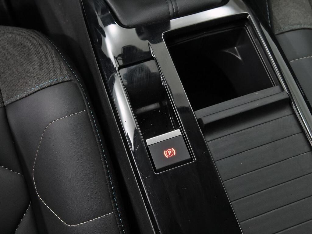 Citroën C4 PureTech 130 S&S 6v Shine 32