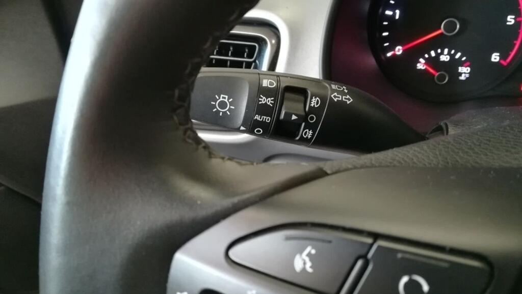 Kia Stonic 1.0 T-GDi 74kW (100CV) Drive 17