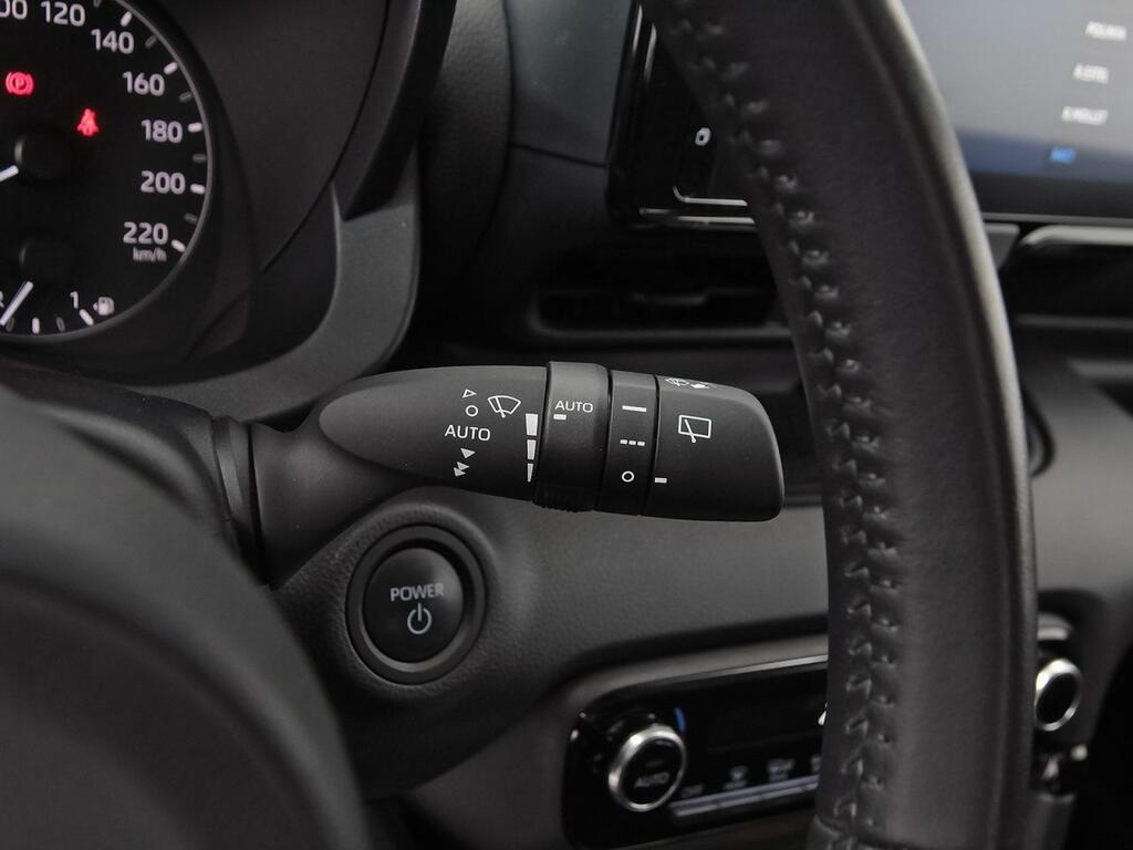 Toyota Yaris 1.5 120H Active Plus 17