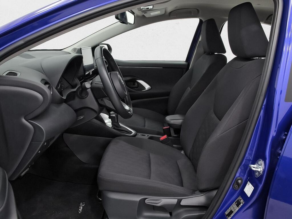 Toyota Yaris 1.5 120H Active Plus 8