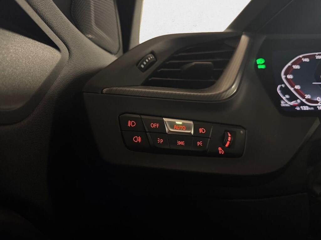 BMW Serie 1 116d Corporate Auto. 12