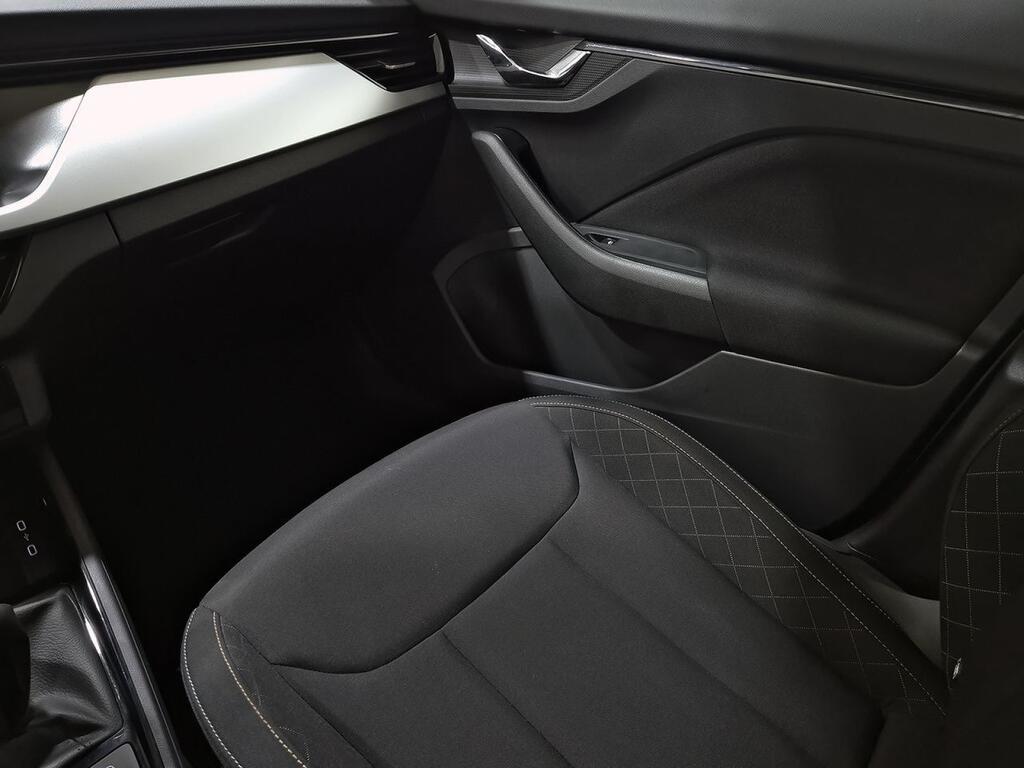 Skoda Kamiq 1.0 TSI 81kW (110CV) Ambition 27