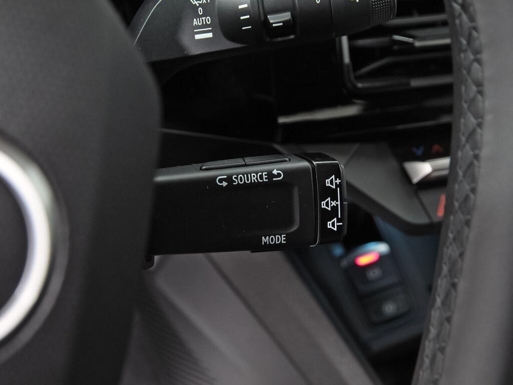 Nissan Micra Long Range 4x2 Tekna 17