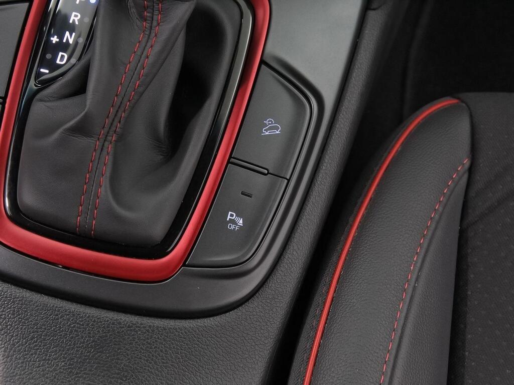 Hyundai Kona 1.6 TGDI Tecno Red 4X2 DT 32