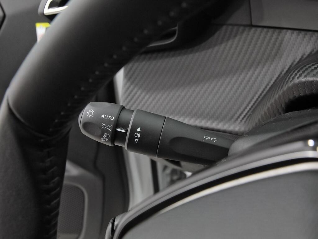 Peugeot 2008 Allure Pack Puretech 130 S&S BVM6 15