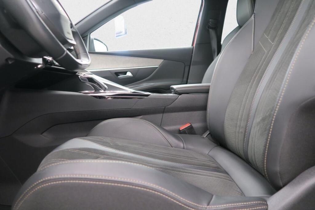 Peugeot 3008 1.5 BlueHDi 96kW S&S GT EAT8 15