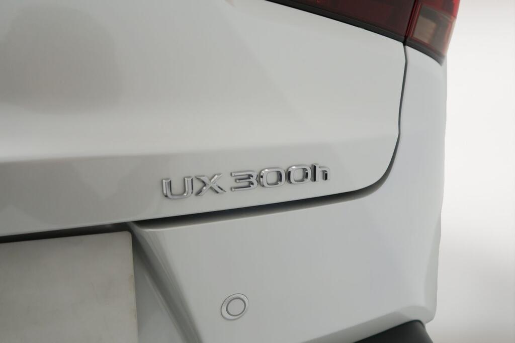 Lexus UX 300H PLUS 2.0 HYBRID 199 CV AUTO 5P 16