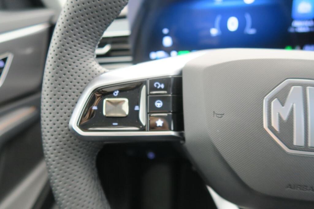 MG HS SUV 1.5 HEV EHS HYBRID+ 224 LUXURY 224 5P 10