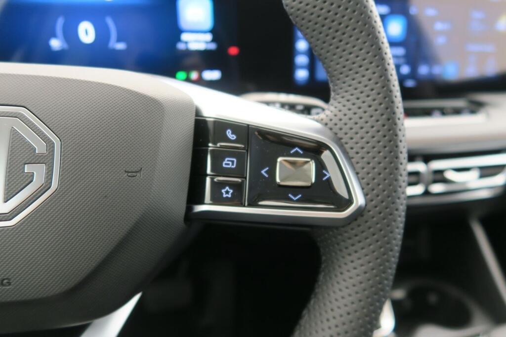 MG HS SUV 1.5 HEV EHS HYBRID+ 224 LUXURY 224 5P 11