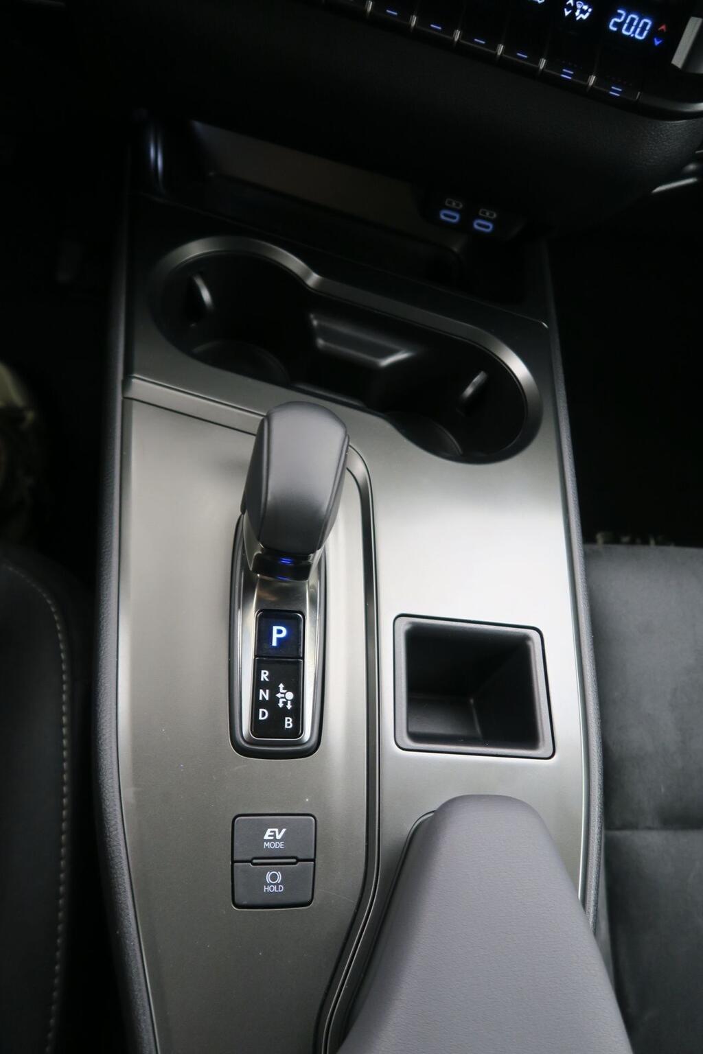 Lexus UX 300H PLUS 2.0 HYBRID 199 CV AUTO 5P 13