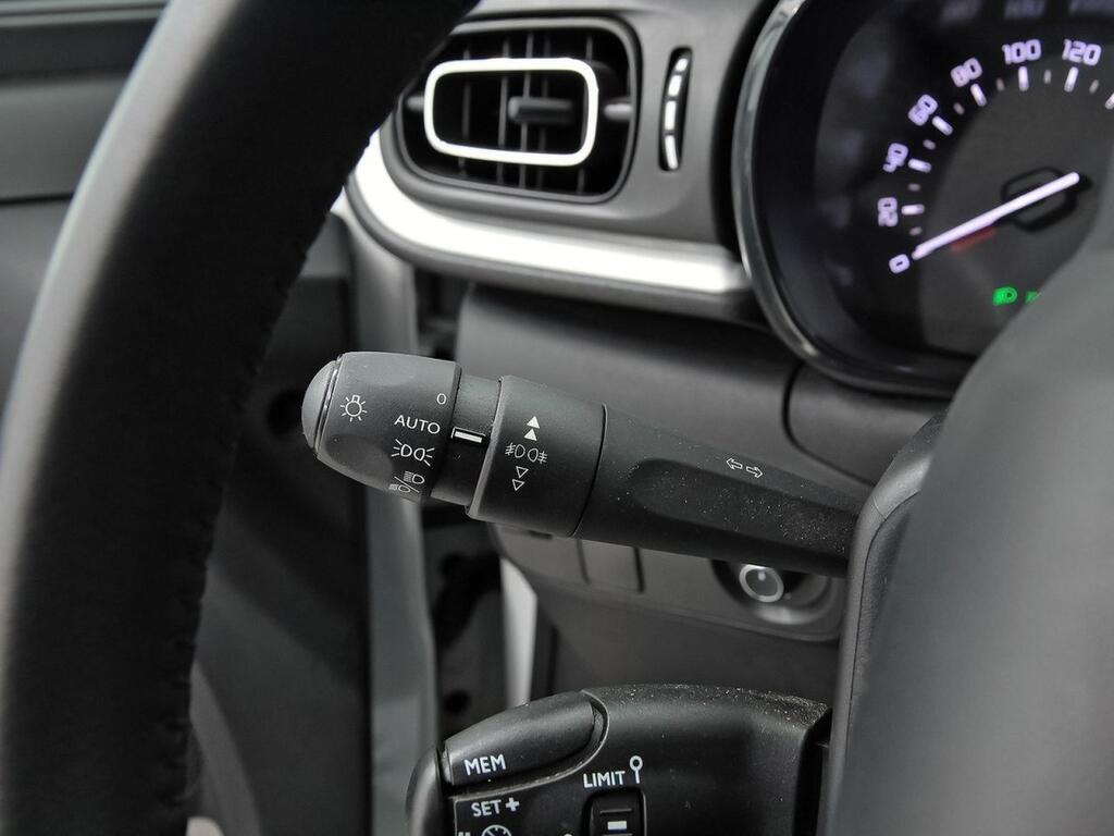 Citroën C3 PureTech 60KW (83CV) Shine 16