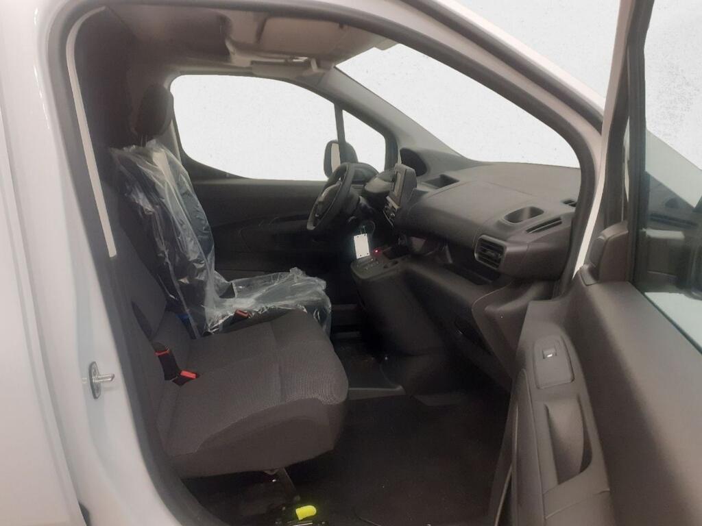 Peugeot Partner E-PARTNER FG STANDARD 800 KG BEV (100KW) 136CV 11