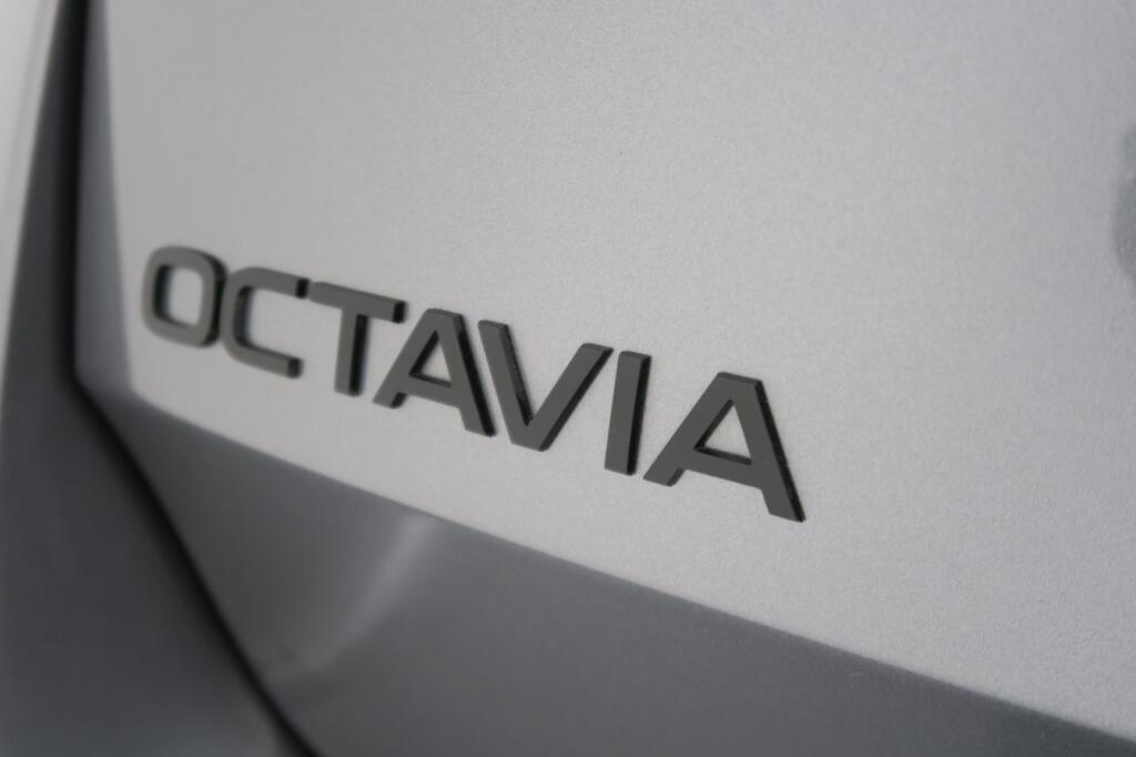 Skoda Octavia COMBI RS 2.0 TSI 265 CV DSG 5P 26