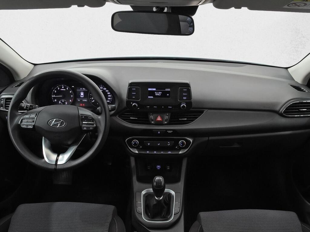 Hyundai i30 1.5 DPI Essence 7